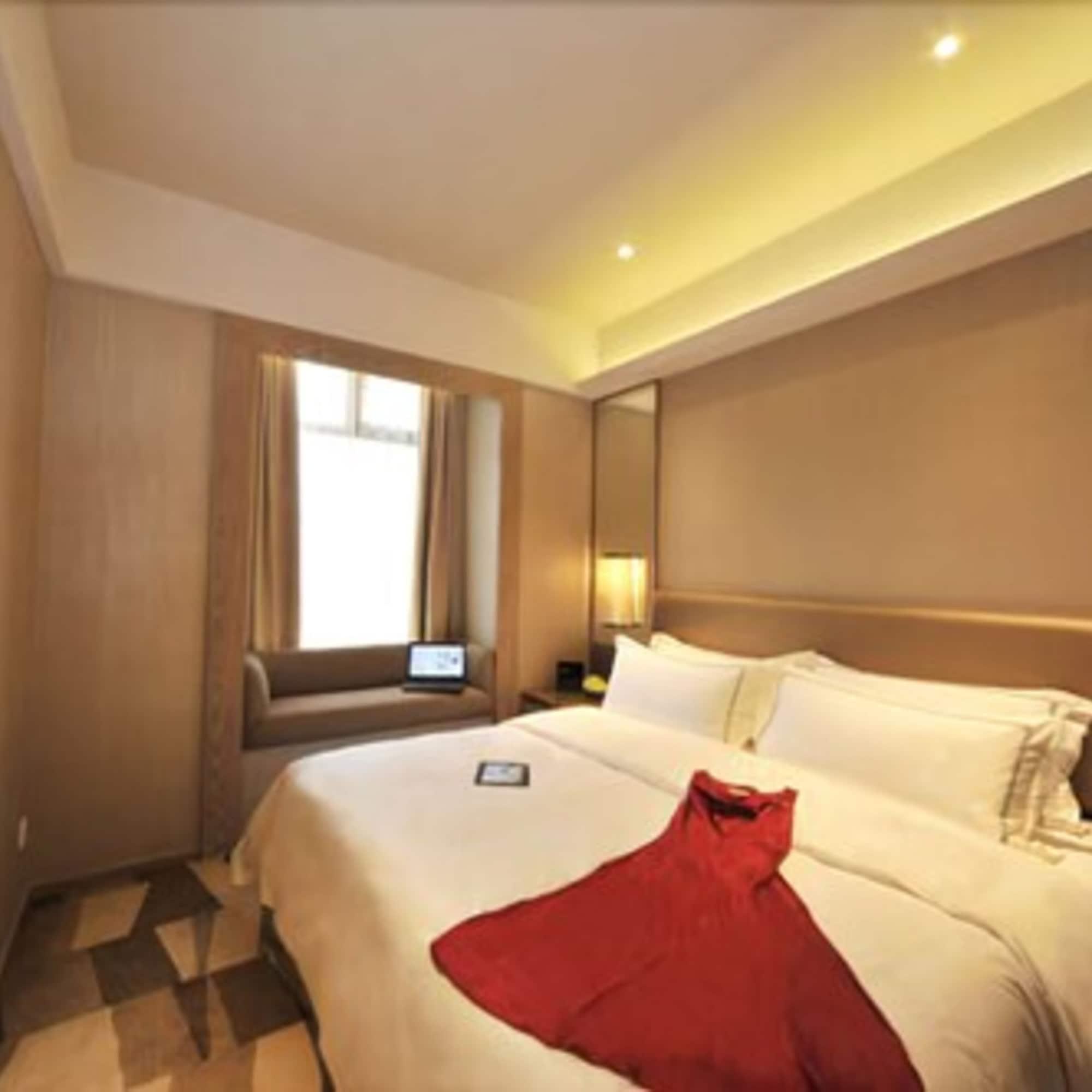 Royal Suites & Towers Ухан Екстериор снимка