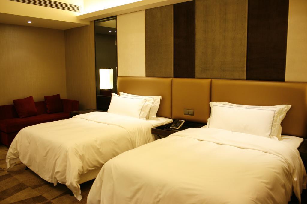 Royal Suites & Towers Ухан Стая снимка
