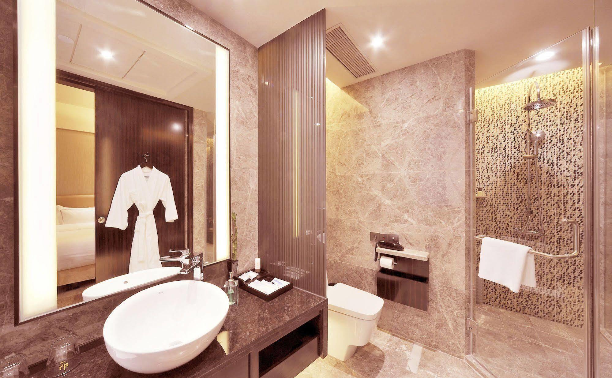 Royal Suites & Towers Ухан Екстериор снимка
